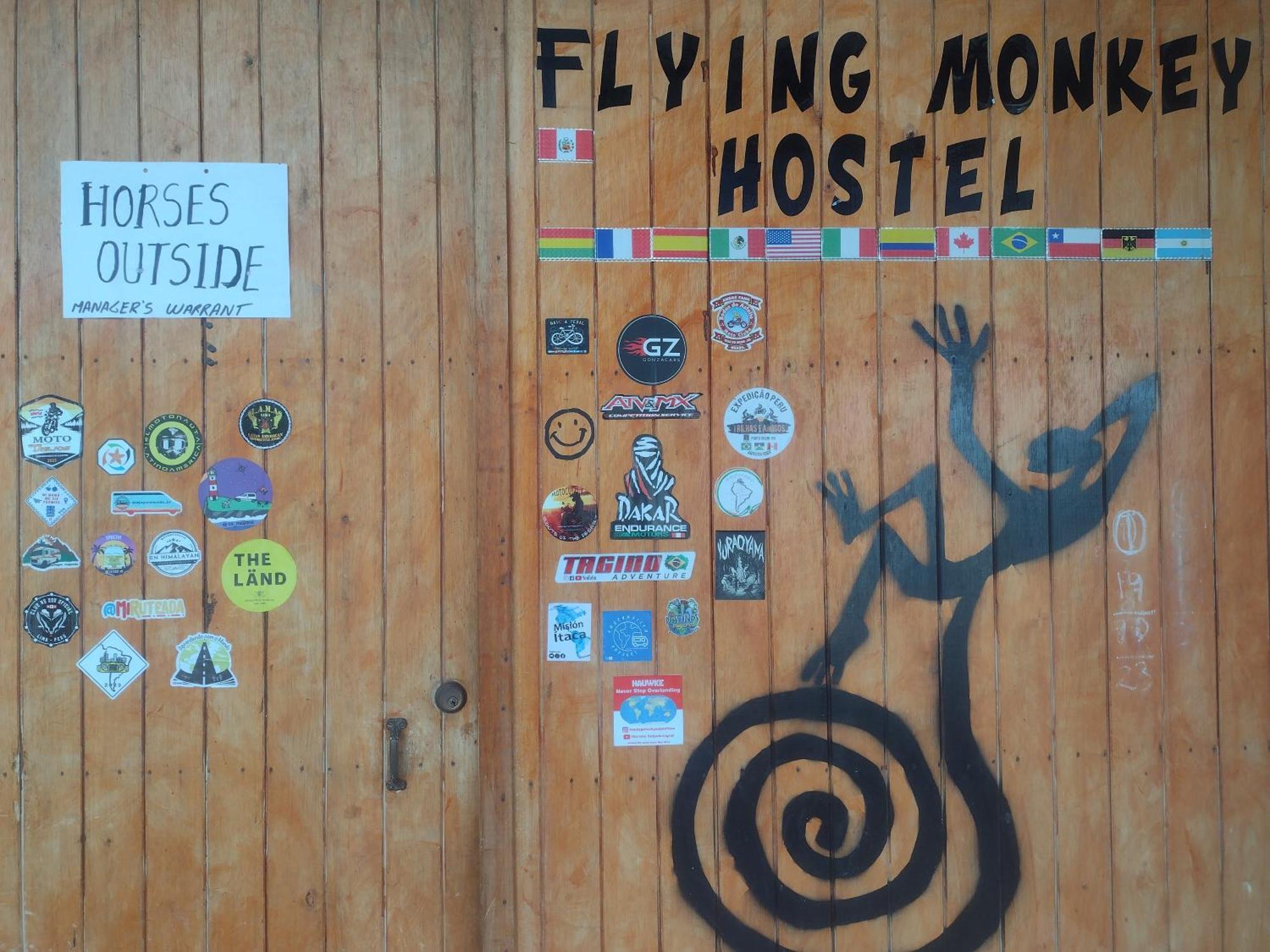 Flying Monkey Hostel Nazca Exterior photo